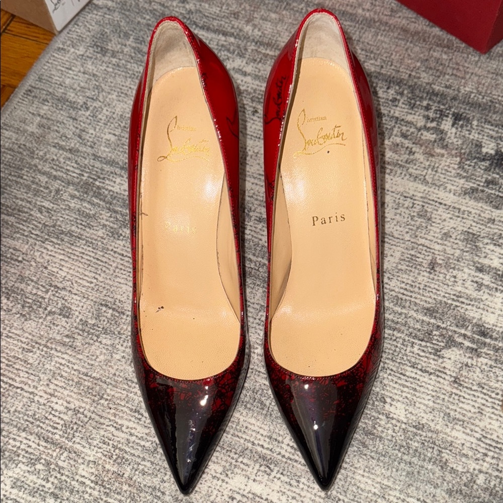 CHRISTIAN LOUBOUTIN 
Patent Logo Degrade Decollete